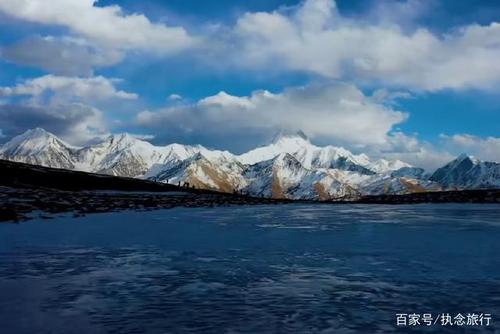 4、贡嘎山有雪山之王—海螺嘴和四姑娘海螺等著名山峰。