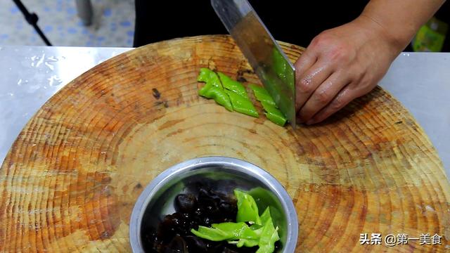 鱼片的做法家常菜(厨师长分教你炒鱼片的家常做法)(6)