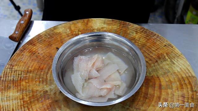 鱼片的做法家常菜(厨师长分教你炒鱼片的家常做法)(2)