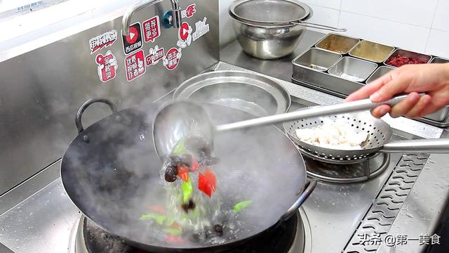 鱼片的做法家常菜(厨师长分教你炒鱼片的家常做法)(9)