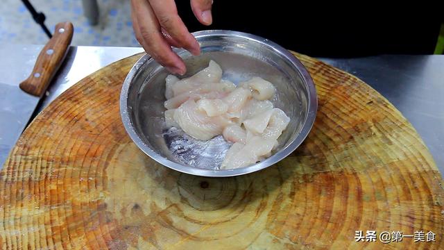 鱼片的做法家常菜(厨师长分教你炒鱼片的家常做法)(3)