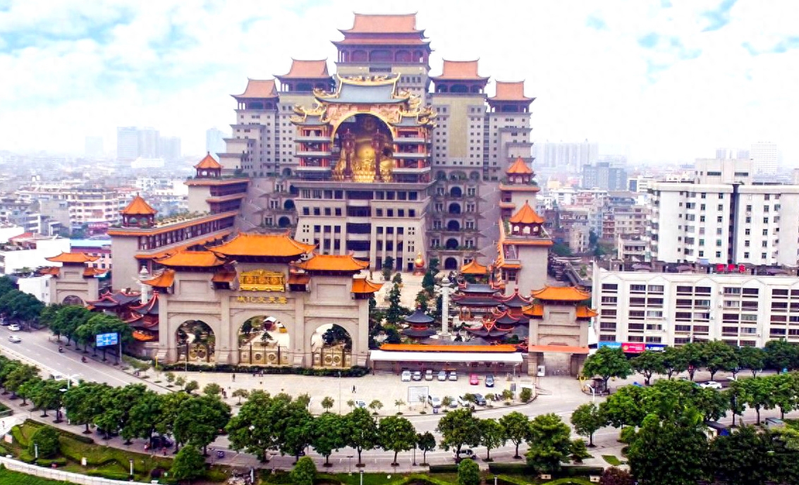 广西玉林云天宫:我国最大的单体艺术宫殿,到底是谁建的?