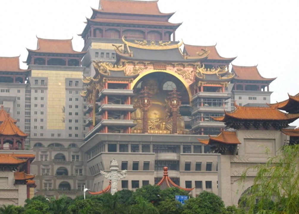 广西玉林云天宫:我国最大的单体艺术宫殿,到底是谁建的?