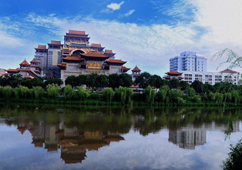 广西玉林云天宫:我国最大的单体艺术宫殿,到底是谁建的?