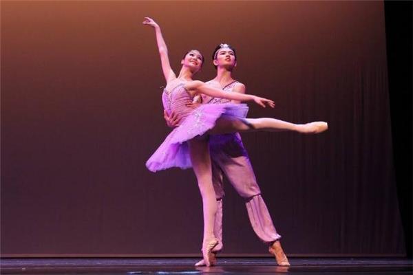 女孩学芭蕾舞最佳年龄 从小学习更好 女孩学芭蕾舞最佳年龄 从小学习更好