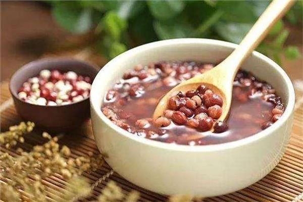 湿气重的人有哪些症状 有这些基本症状 湿气重的人有哪些症状 有这些基本症状