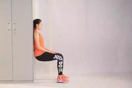 蹲马步可以靠墙吗 蹲马步什么人适合靠墙 蹲马步可以靠墙吗 蹲马步什么人适合靠墙