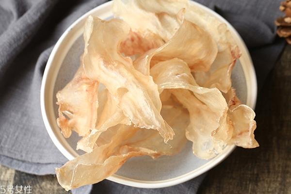 花胶是不是越大越好 还要看品种和干度 花胶是不是越大越好 还要看品种和干度