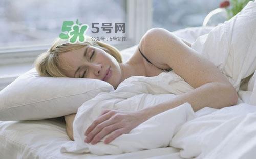 三伏天能晒被子吗?三伏天晒被子好吗? 三伏天能晒被子吗?三伏天晒被子好吗?