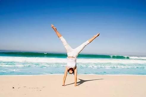 倒立能缓解头痛吗 倒立会导致头痛吗 倒立能缓解头痛吗 倒立会导致头痛吗