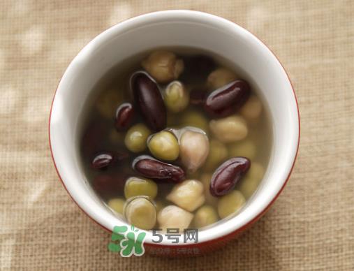 三伏天可以喝绿豆汤吗?三伏天是喝绿豆汤还是喝生姜水? 三伏天可以喝绿豆汤吗?三伏天是喝绿豆汤还是喝生姜水?