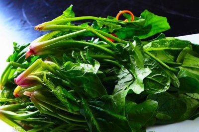​菠菜怎么焯水才不变色 菠菜怎么焯水才鲜亮