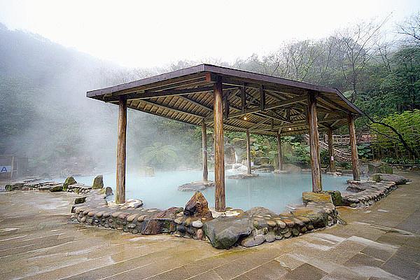 泡温泉穿什么衣服好 感冒了可不可以泡温泉 泡温泉穿什么衣服好 感冒了可不可以泡温泉