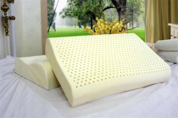 乳胶枕头变黄怎么处理 乳胶枕头发黄怎么清洗 乳胶枕头变黄怎么处理 乳胶枕头发黄怎么清洗
