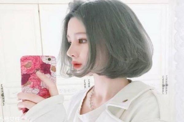 闷青色适合什么肤色 闷青色头发弄什么发型好看 闷青色适合什么肤色 闷青色头发弄什么发型好看