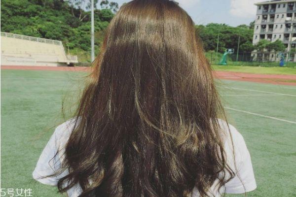 闷青色适合什么肤色 闷青色头发弄什么发型好看 闷青色适合什么肤色 闷青色头发弄什么发型好看