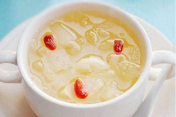 冰糖炖雪梨梨子要削皮吗 冰糖炖雪梨怎么做止咳效果好