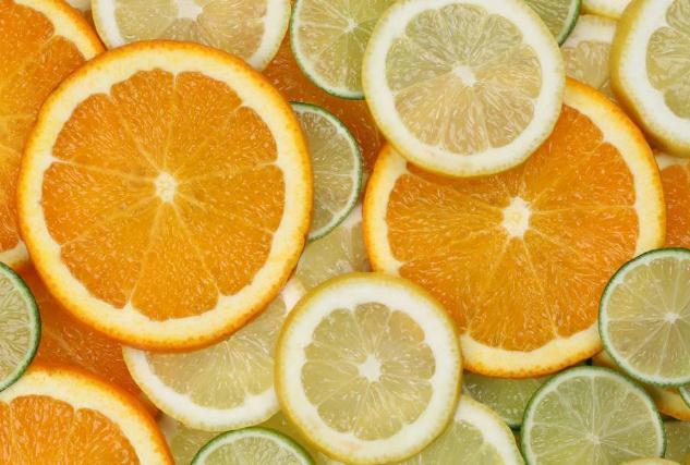 柠檬要不要去皮 柠檬要用盐水清洗吗 柠檬要不要去皮 柠檬要用盐水清洗吗