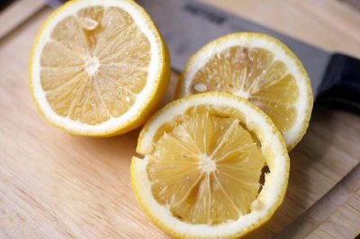​柠檬要不要去皮 柠檬要用盐水清洗吗