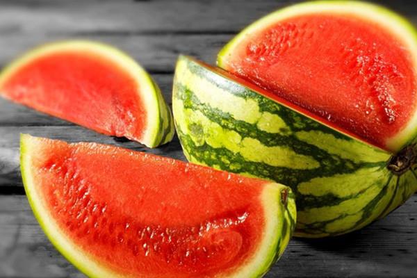 西瓜里面有白色的筋能吃吗 西瓜的作用 西瓜里面有白色的筋能吃吗 西瓜的作用