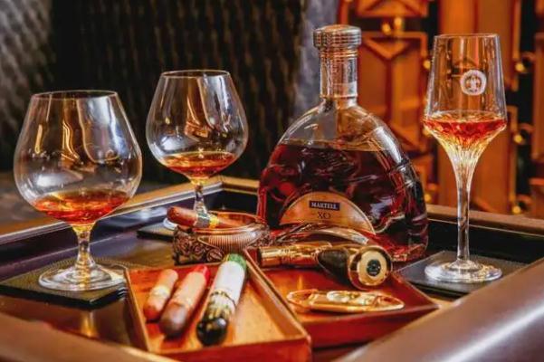 白兰地是香槟吗 白兰地是洋酒吗 白兰地是香槟吗 白兰地是洋酒吗