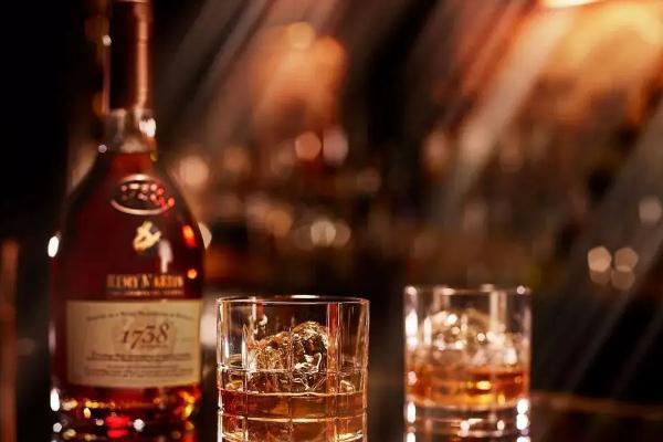 白兰地是香槟吗 白兰地是洋酒吗 白兰地是香槟吗 白兰地是洋酒吗