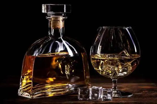 白兰地是香槟吗 白兰地是洋酒吗 白兰地是香槟吗 白兰地是洋酒吗