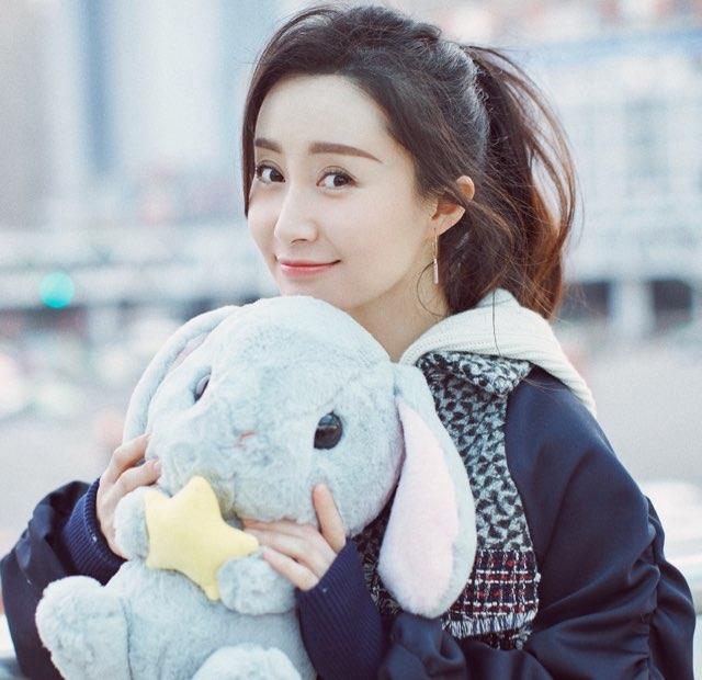 娱乐舒畅(中国女演员、歌手、主持人) 1