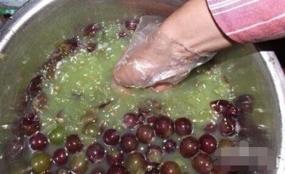 ​红酒里面可以放白糖吗(红酒里面可以放糖吗?)