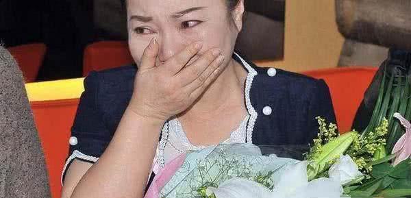 她出道后受万人追捧,嫁日本人却惨遭家暴,17岁女儿被绑架后抛尸