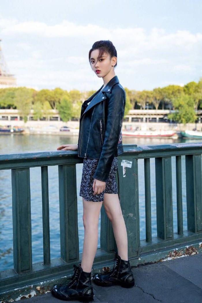 杨超越看秀少女感爆棚,小S露花内裤让人没眼看,老公没意见吗?