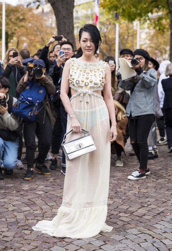 杨超越看秀少女感爆棚,小S露花内裤让人没眼看,老公没意见吗?