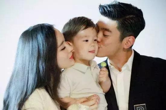 杜江被曝出轨,霍思燕深夜独自买醉?网友:一看就知道是假的!