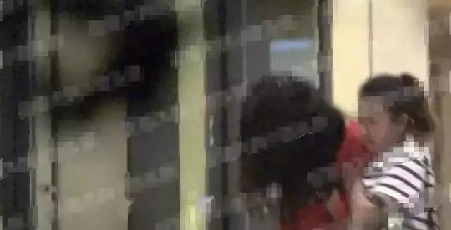 杜江被曝出轨,霍思燕深夜独自买醉?网友:一看就知道是假的!