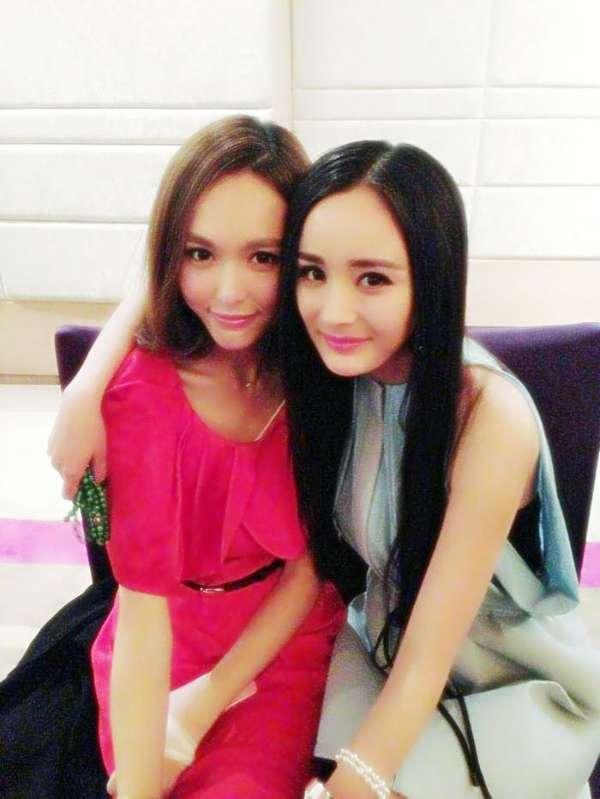 杨幂与唐嫣的爱恨情仇,剪不断理还乱,别是一番滋味在心头