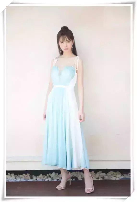 沈梦辰真敢穿, 40度高温还把马丁靴穿出来, 网友: 浓浓的臭脚丫味