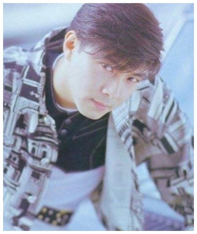 从稚嫩青年到不老男神,张卫健年轻素颜照,丝毫不输于如今的美图