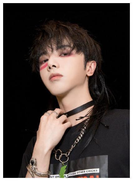 华晨宇几乎不写情歌，却说得一口土味情话，那么撩谁受得了