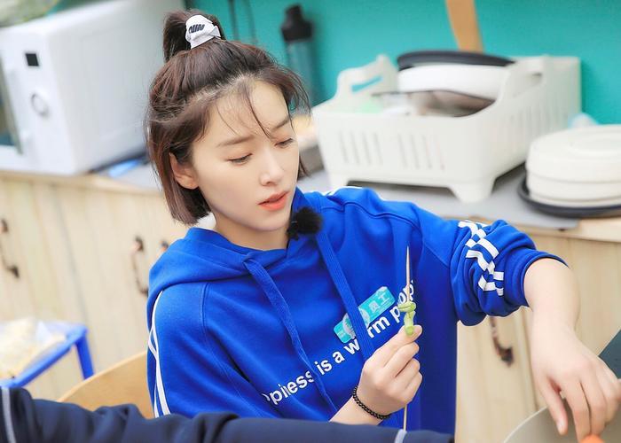 《亲爱的客栈》阚清子好性格圈粉无数,橘色系妆容又酷又少女!