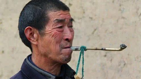 农村老人精通招蛇术,打坐念咒画圈圈,毒蛇立刻纷涌而来