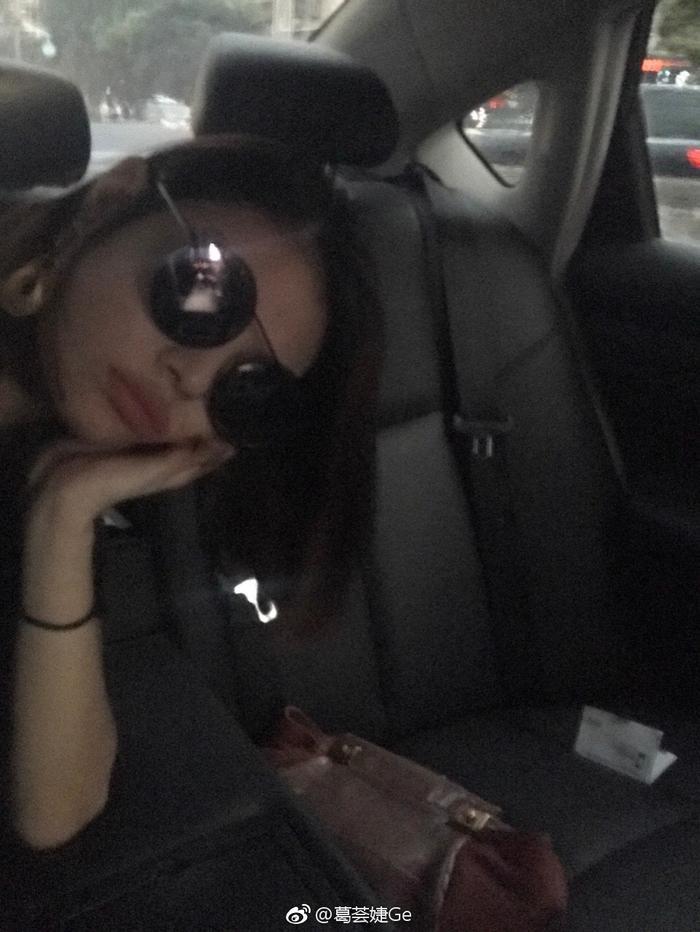 汪峰前妻葛荟婕近照,素颜依旧那么美,与闺蜜合影显温馨