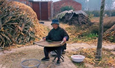 ​农村越生越穷，越穷越生，背后是什么原因？不能只怪农民