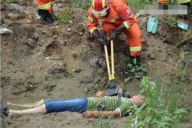 农村男子疯狂电鱼,自制大功率电鱼装备,结果让男子后悔不已!