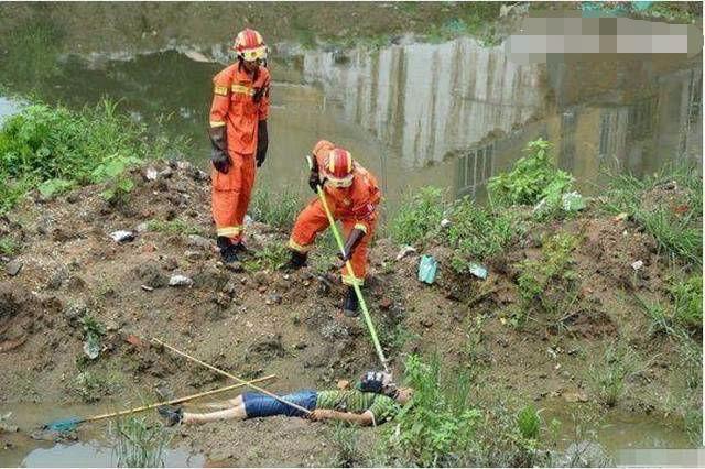 农村男子疯狂电鱼,自制大功率电鱼装备,结果让男子后悔不已!