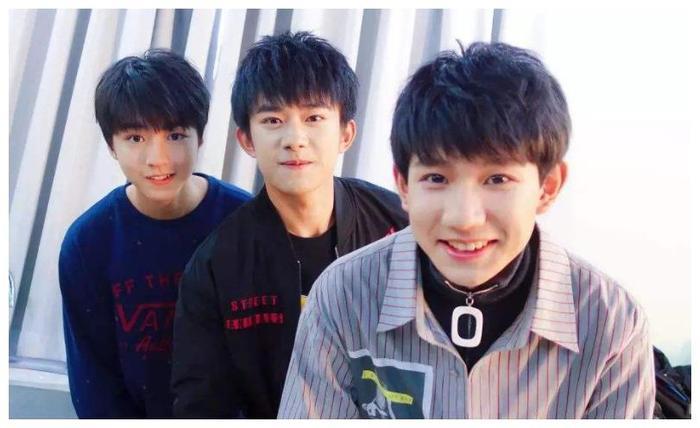 TFBOYS终于同框,合体录制VCR,易烊千玺的身高抢镜了