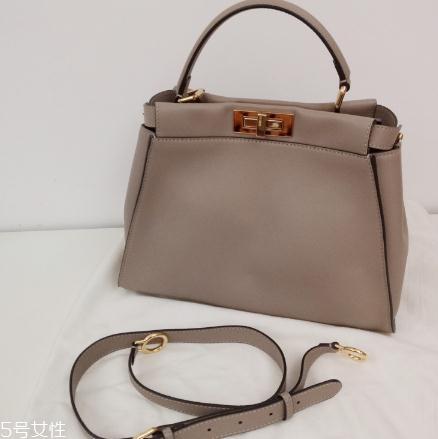 fendi包包多少钱?经典的意大利老牌包包 fendi包包多少钱?经典的意大利老牌包包