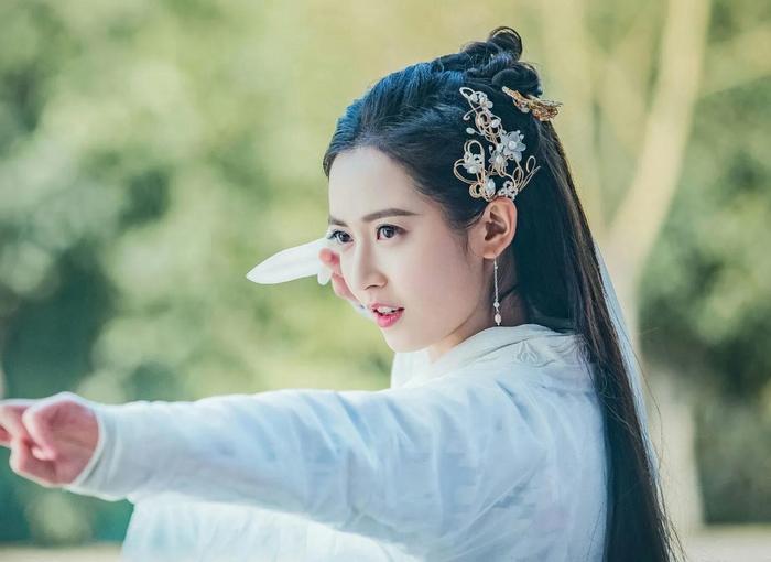 《镜 双城》官宣,女主陈钰琪白衣惊艳,为什么就是不红?