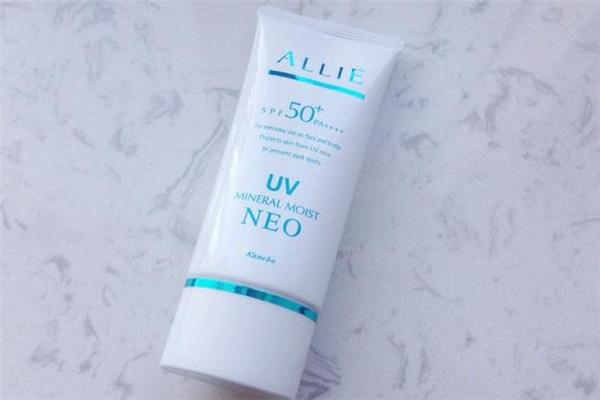 过期的防晒霜可以涂身上吗 过期的防晒霜可以涂脚吗 过期的防晒霜可以涂身上吗 过期的防晒霜可以涂脚吗