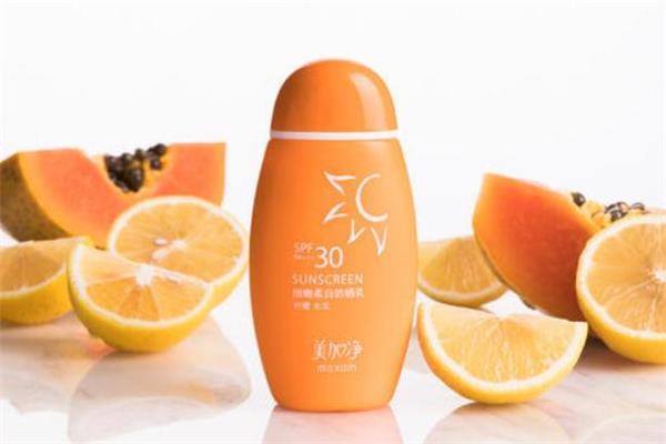 过期的防晒霜可以涂身上吗 过期的防晒霜可以涂脚吗 过期的防晒霜可以涂身上吗 过期的防晒霜可以涂脚吗