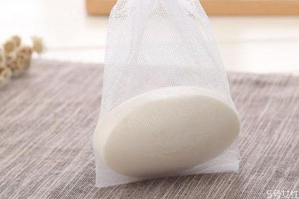 起泡网怎么装香皂进去 用完起泡网肥皂要取出来吗 起泡网怎么装香皂进去 用完起泡网肥皂要取出来吗